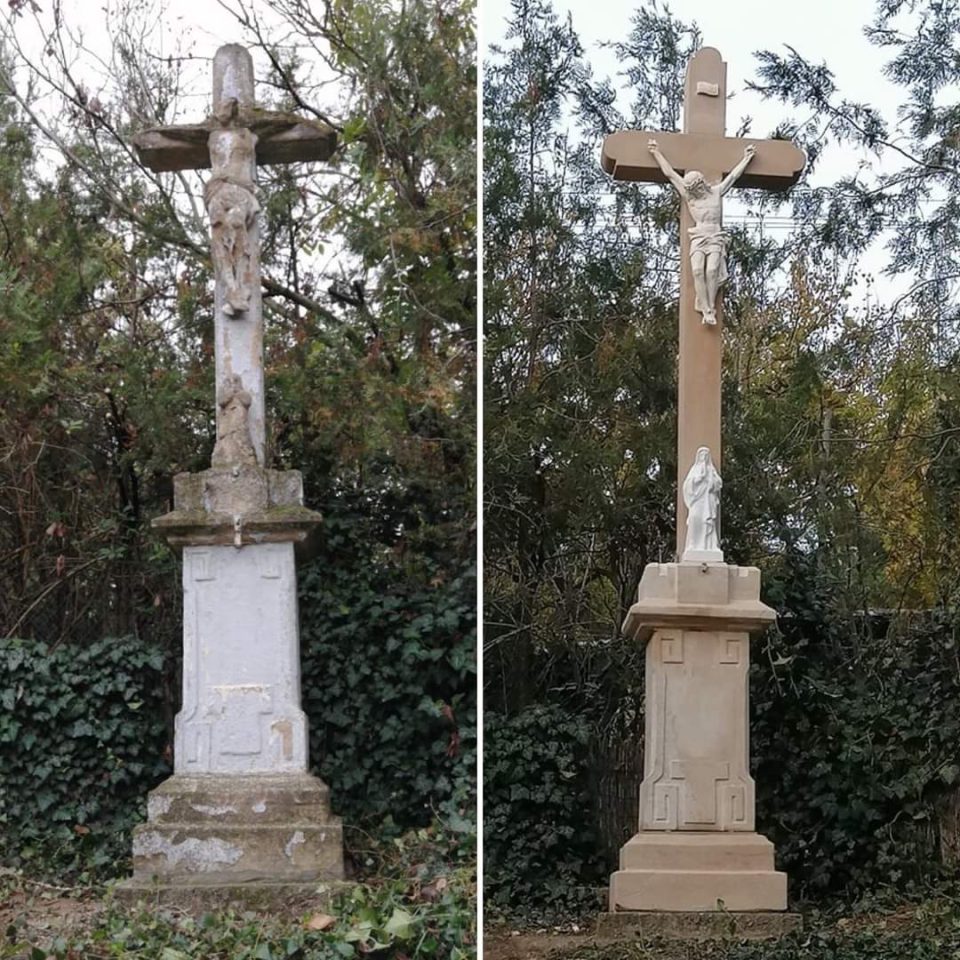 Kőből faragott útmenti feszület felújítás előtt és után, egymás mellett.